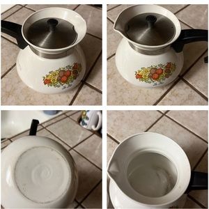 Vintage Corningware, great condition. Inside has a few scratches